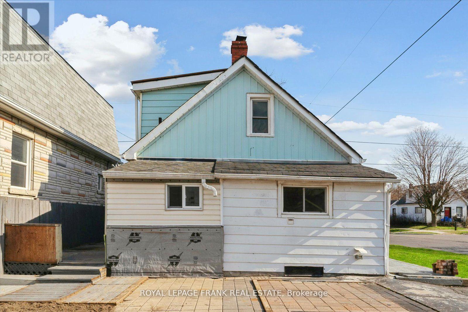 












354 PINE AVENUE

,
Oshawa (Vanier),




Ontario
L1J2H4

