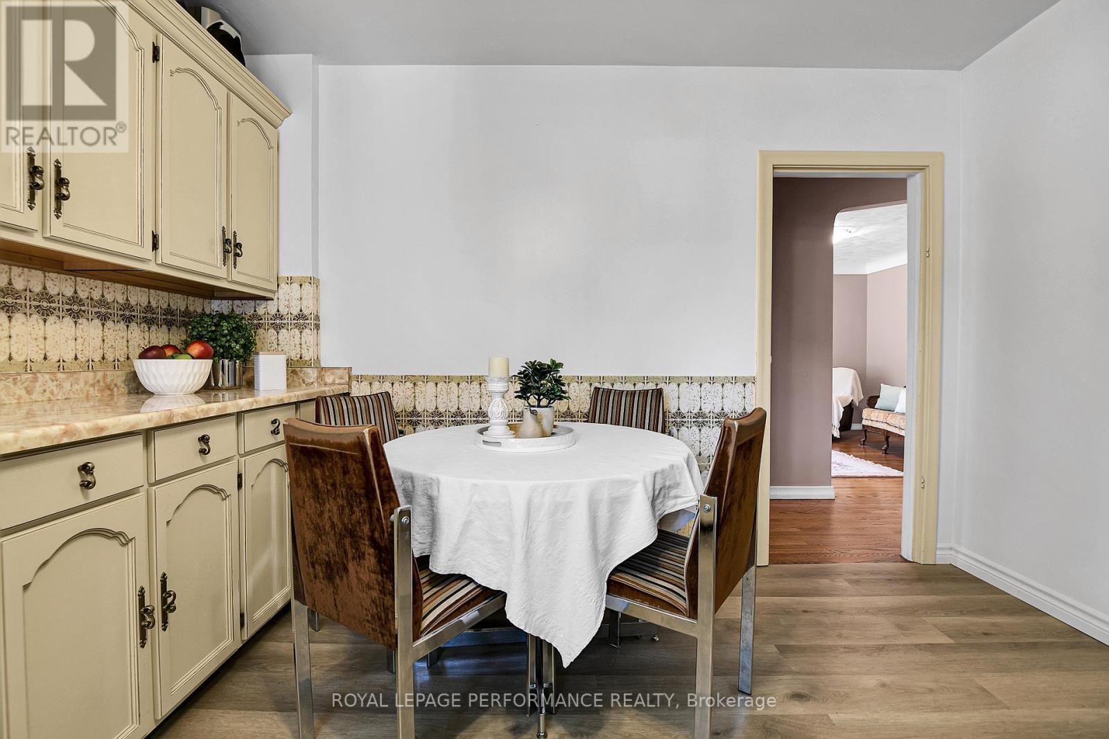 












1379 MAYVIEW AVENUE

,
Ottawa,




Ontario
K1Z8H6

