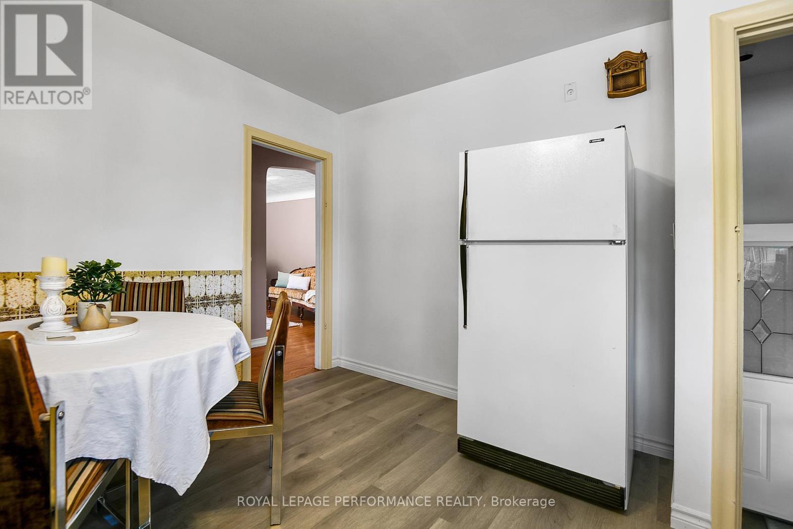 












1379 MAYVIEW AVENUE

,
Ottawa,




Ontario
K1Z8H6

