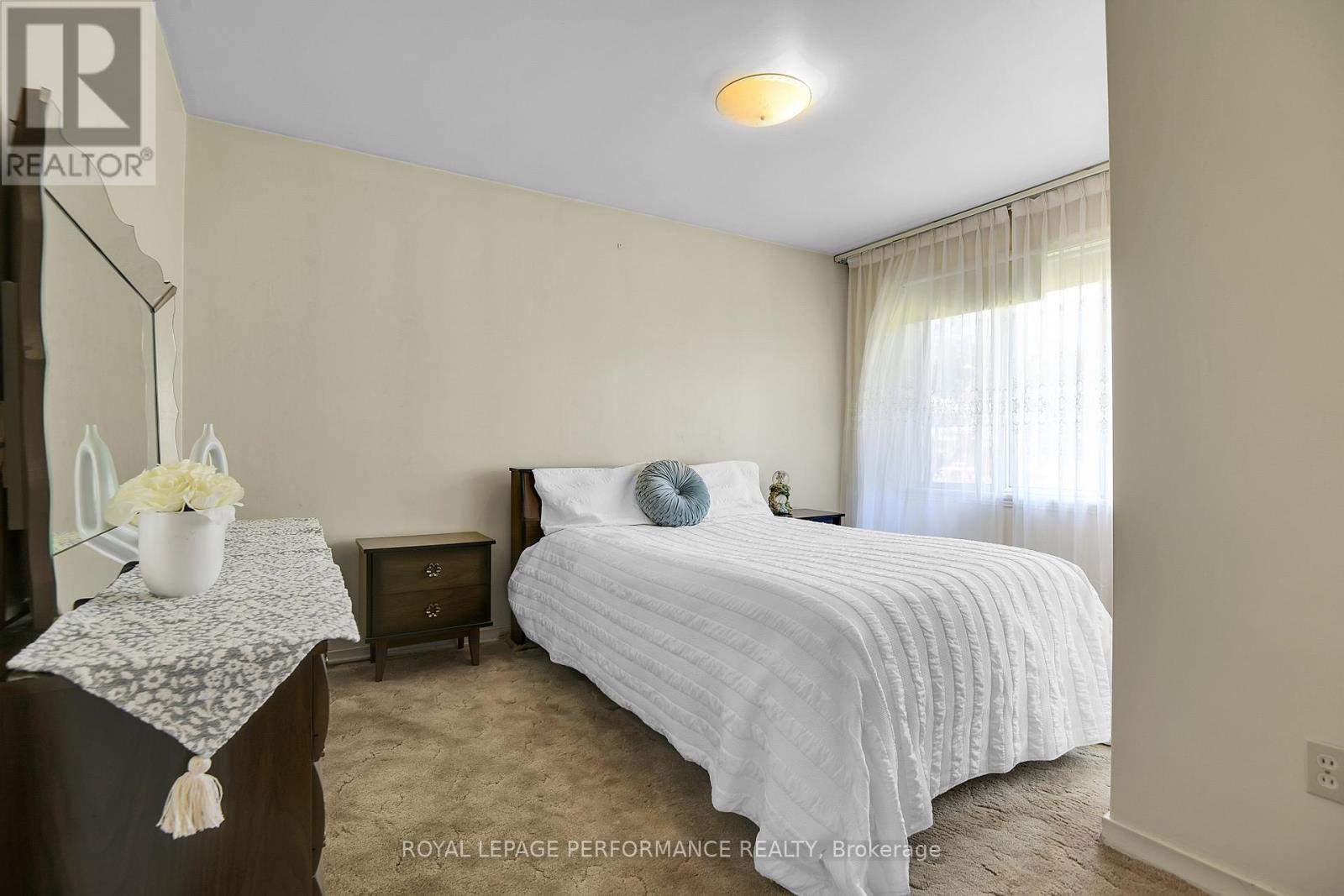 












1379 MAYVIEW AVENUE

,
Ottawa,




Ontario
K1Z8H6

