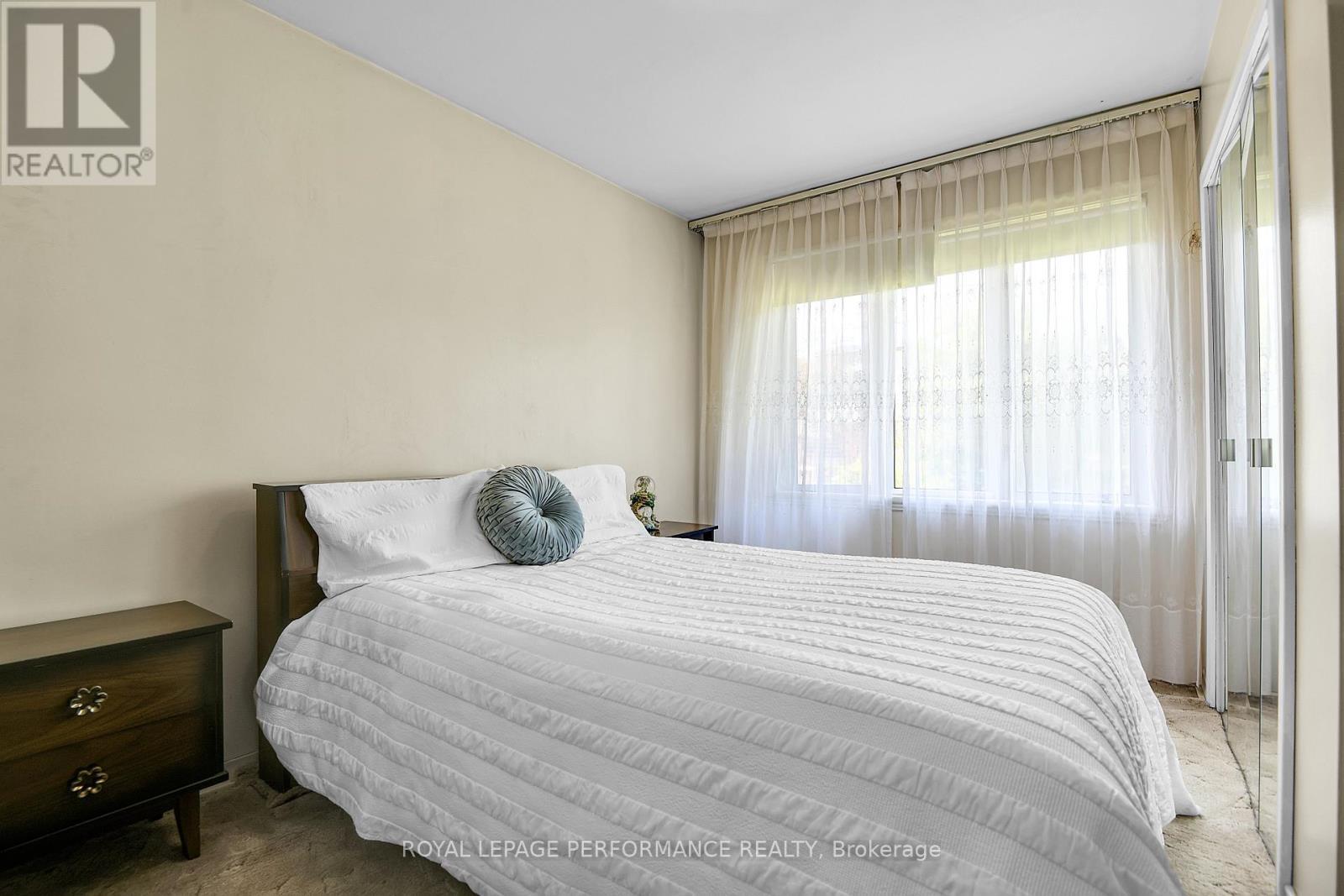 












1379 MAYVIEW AVENUE

,
Ottawa,




Ontario
K1Z8H6

