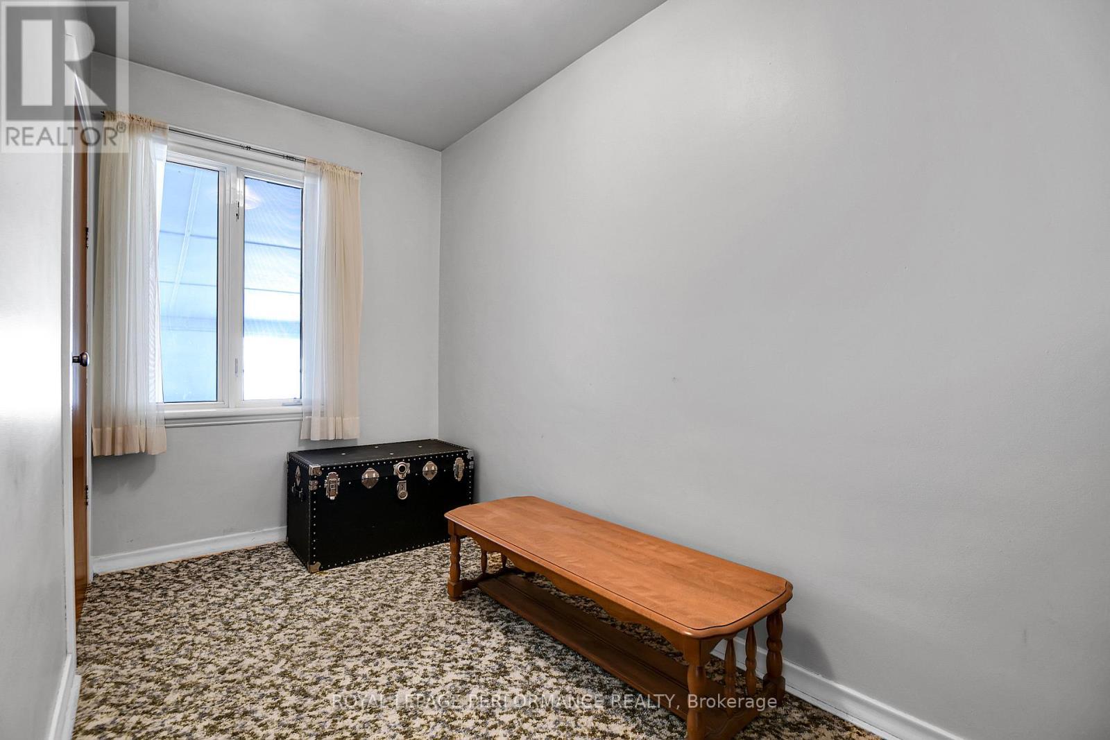 












1379 MAYVIEW AVENUE

,
Ottawa,




Ontario
K1Z8H6

