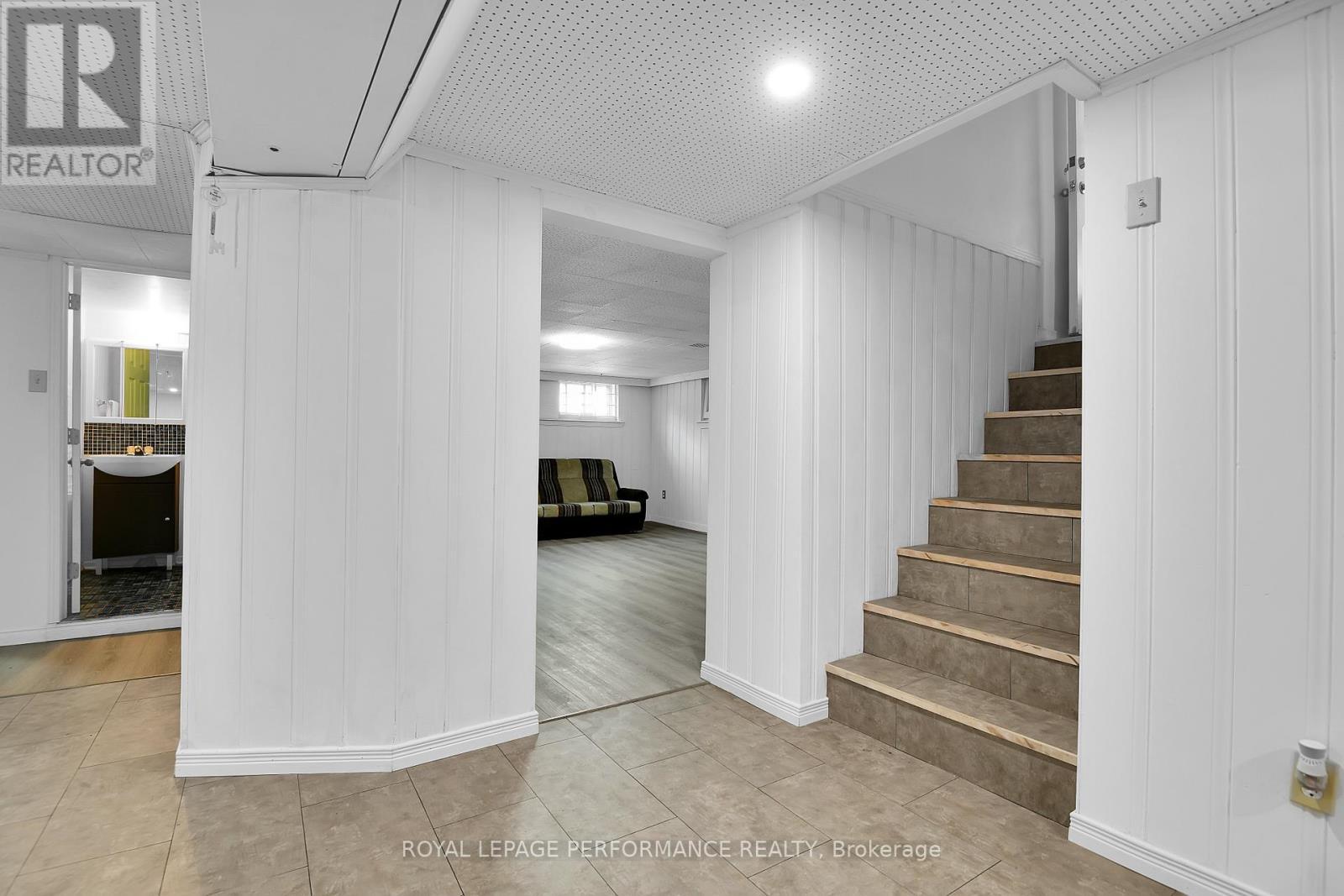 












1379 MAYVIEW AVENUE

,
Ottawa,




Ontario
K1Z8H6

