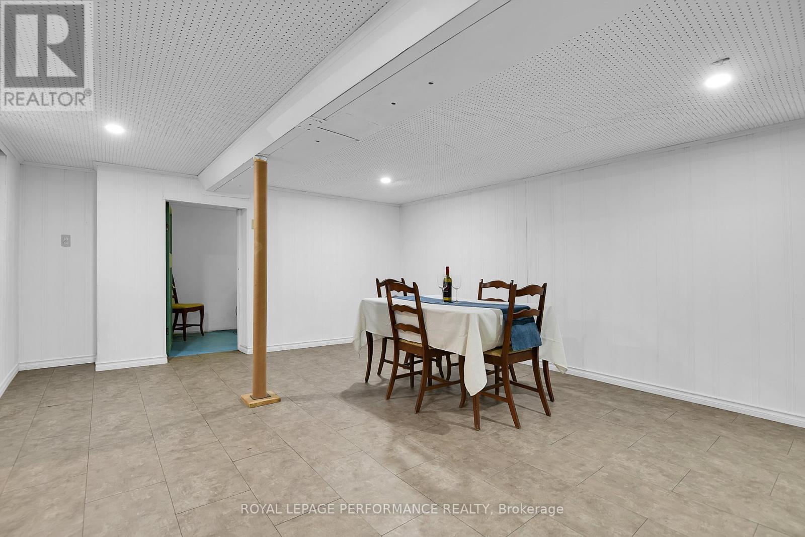 












1379 MAYVIEW AVENUE

,
Ottawa,




Ontario
K1Z8H6

