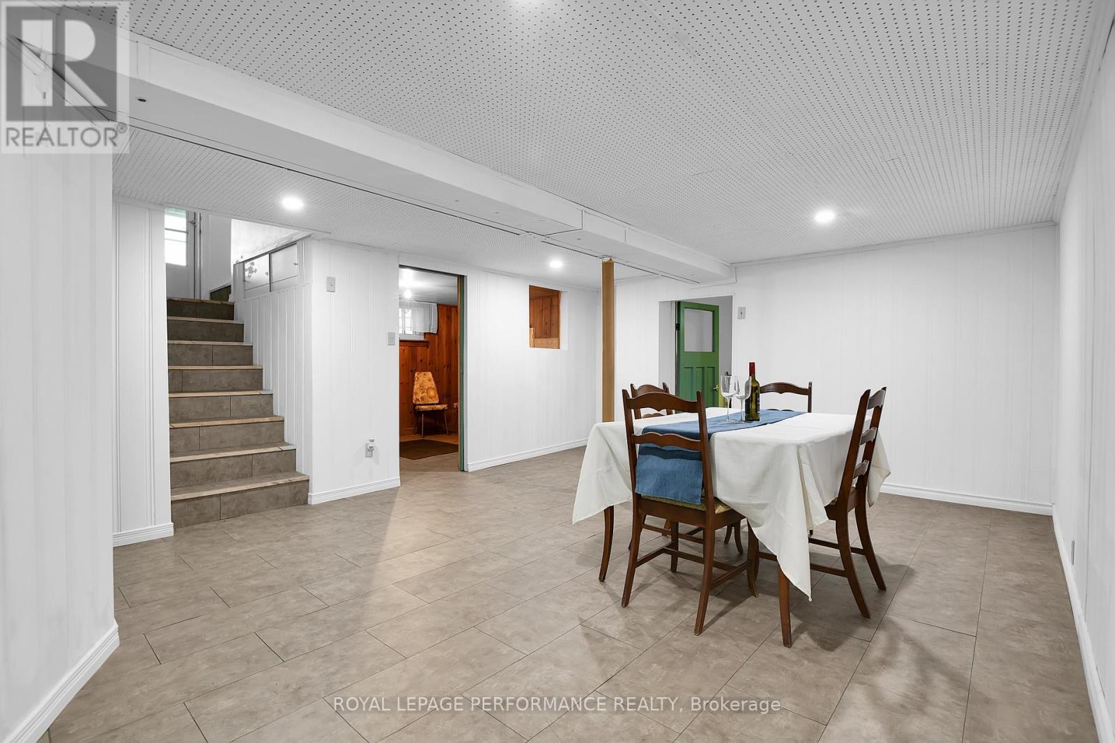 












1379 MAYVIEW AVENUE

,
Ottawa,




Ontario
K1Z8H6

