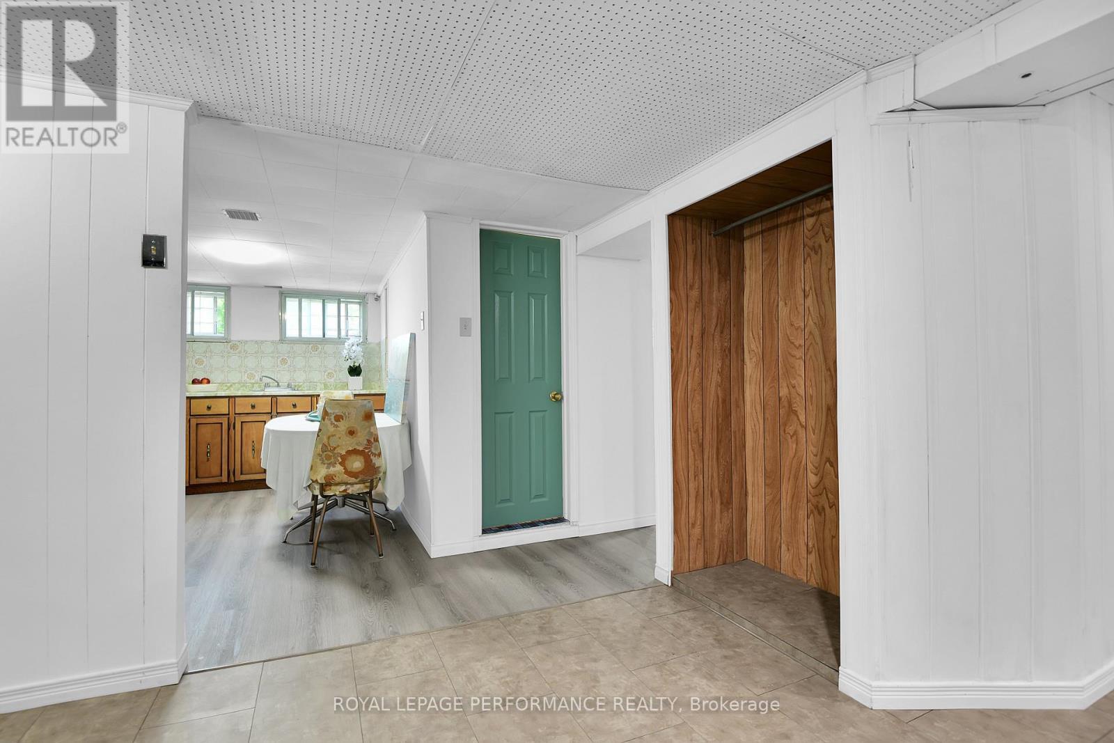 












1379 MAYVIEW AVENUE

,
Ottawa,




Ontario
K1Z8H6


