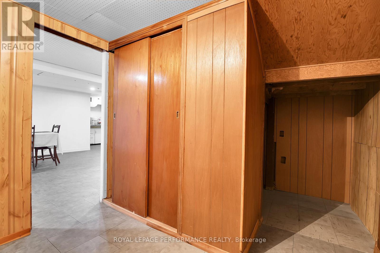 












1379 MAYVIEW AVENUE

,
Ottawa,




Ontario
K1Z8H6

