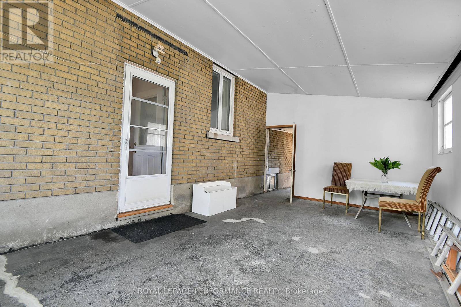 












1379 MAYVIEW AVENUE

,
Ottawa,




Ontario
K1Z8H6

