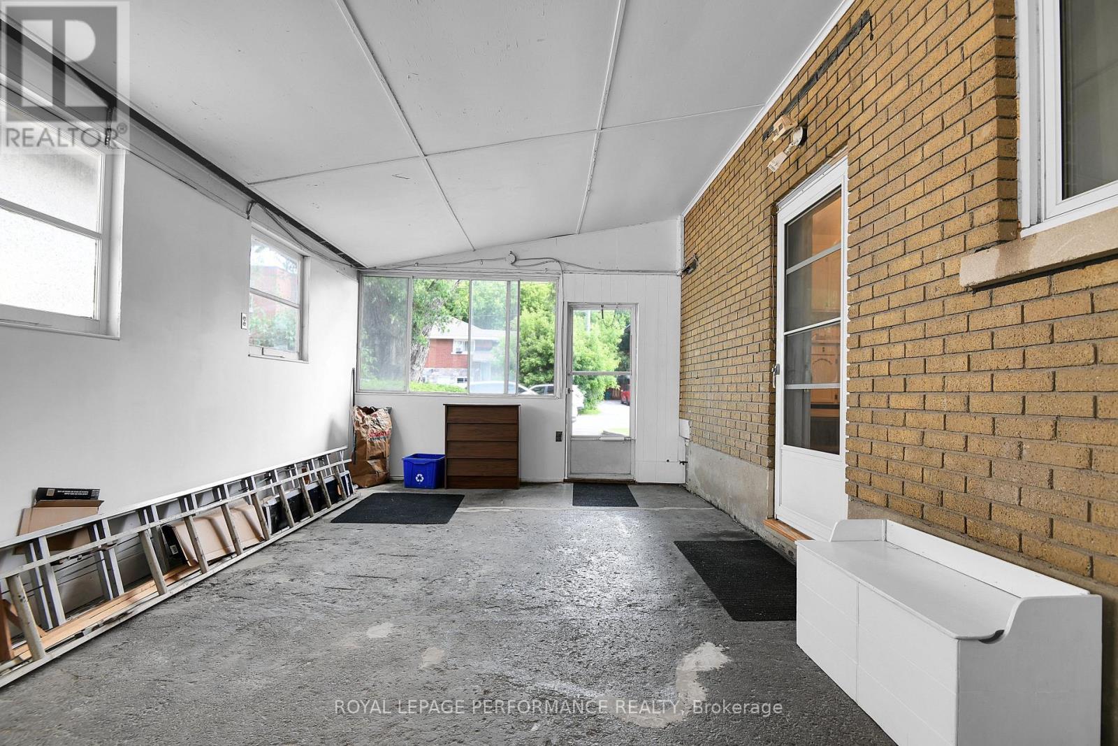 












1379 MAYVIEW AVENUE

,
Ottawa,




Ontario
K1Z8H6

