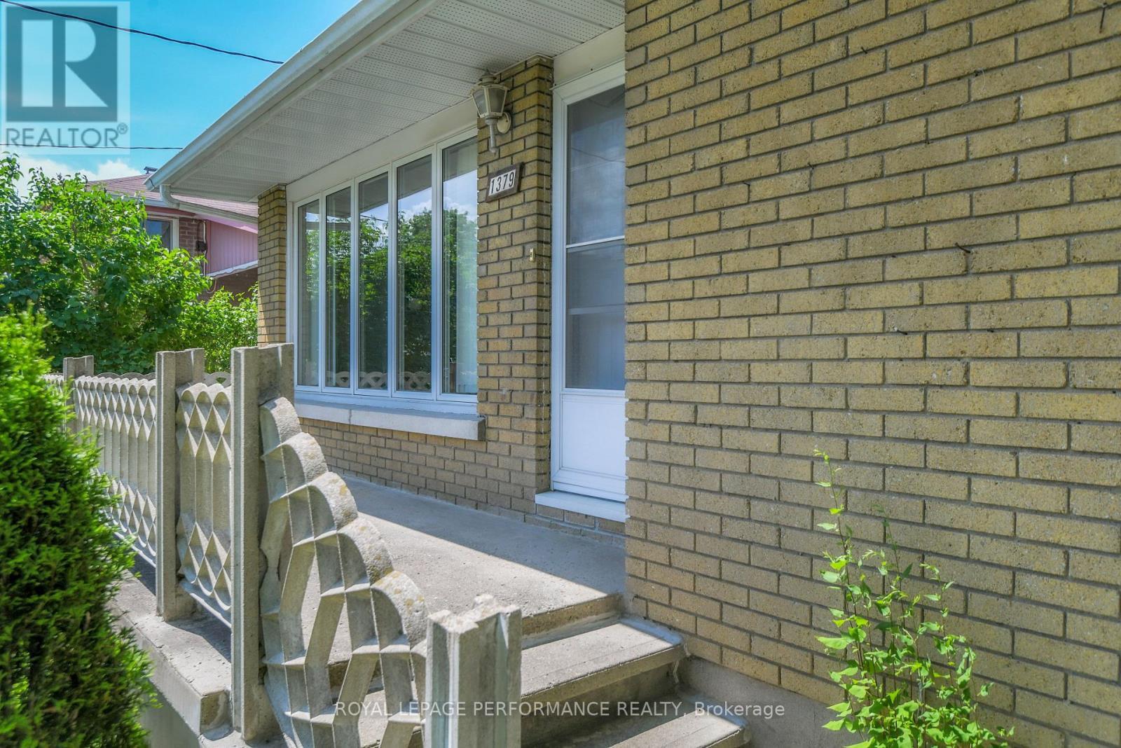 












1379 MAYVIEW AVENUE

,
Ottawa,




Ontario
K1Z8H6

