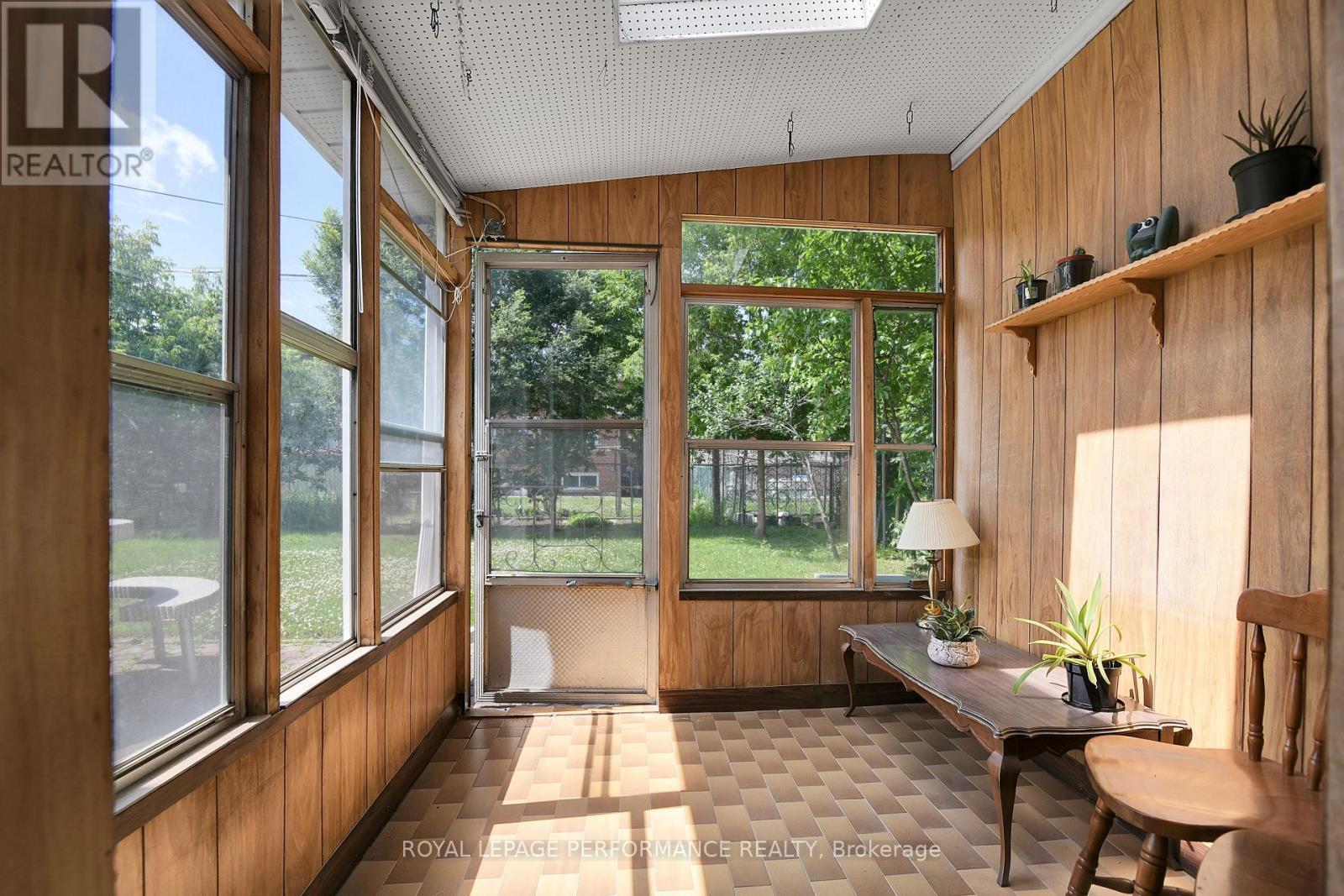 












1379 MAYVIEW AVENUE

,
Ottawa,




Ontario
K1Z8H6

