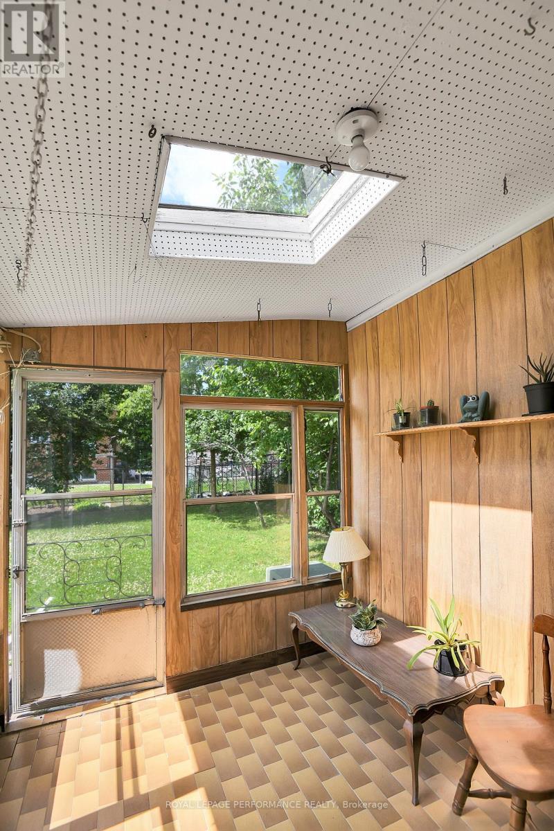 












1379 MAYVIEW AVENUE

,
Ottawa,




Ontario
K1Z8H6

