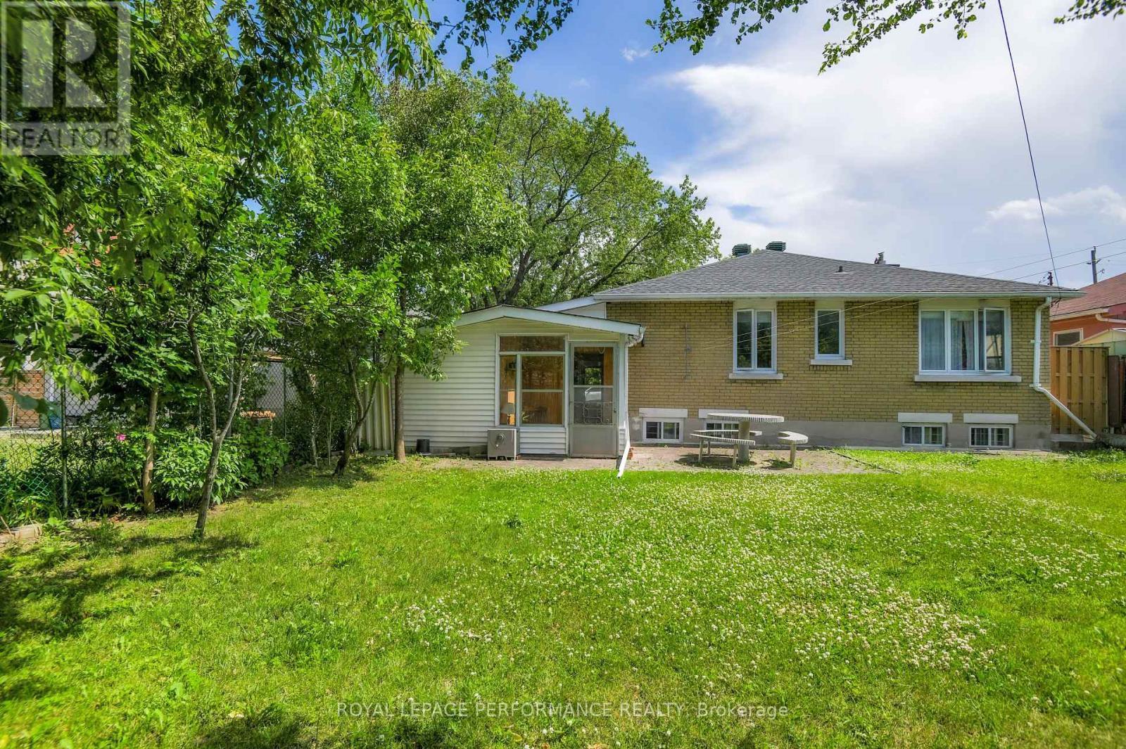 












1379 MAYVIEW AVENUE

,
Ottawa,




Ontario
K1Z8H6

