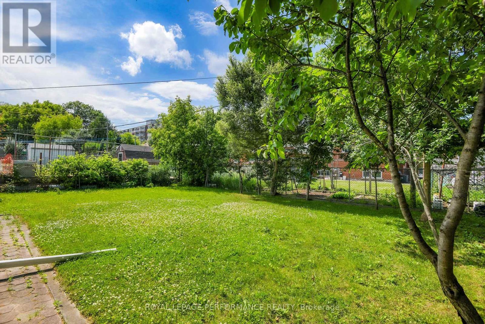 












1379 MAYVIEW AVENUE

,
Ottawa,




Ontario
K1Z8H6

