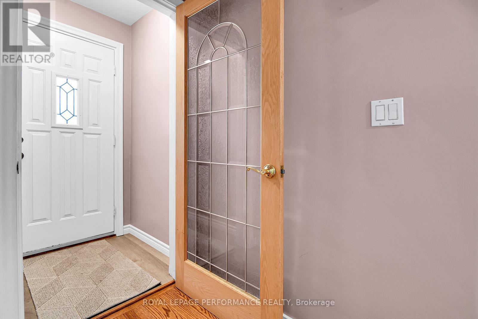 












1379 MAYVIEW AVENUE

,
Ottawa,




Ontario
K1Z8H6

