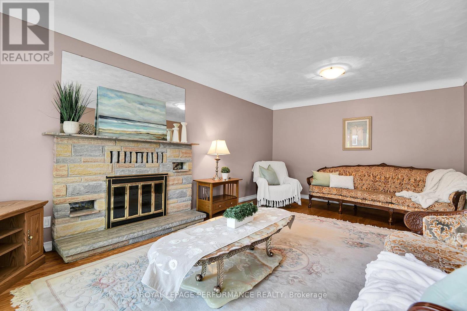 












1379 MAYVIEW AVENUE

,
Ottawa,




Ontario
K1Z8H6

