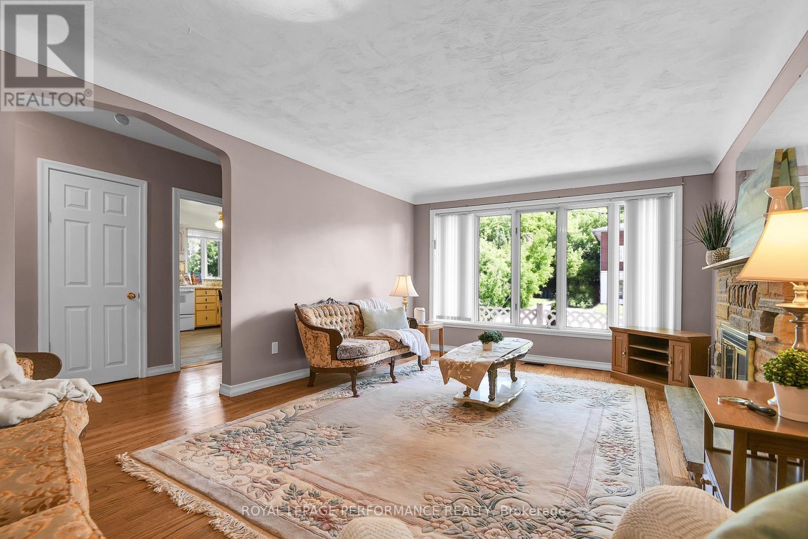 












1379 MAYVIEW AVENUE

,
Ottawa,




Ontario
K1Z8H6

