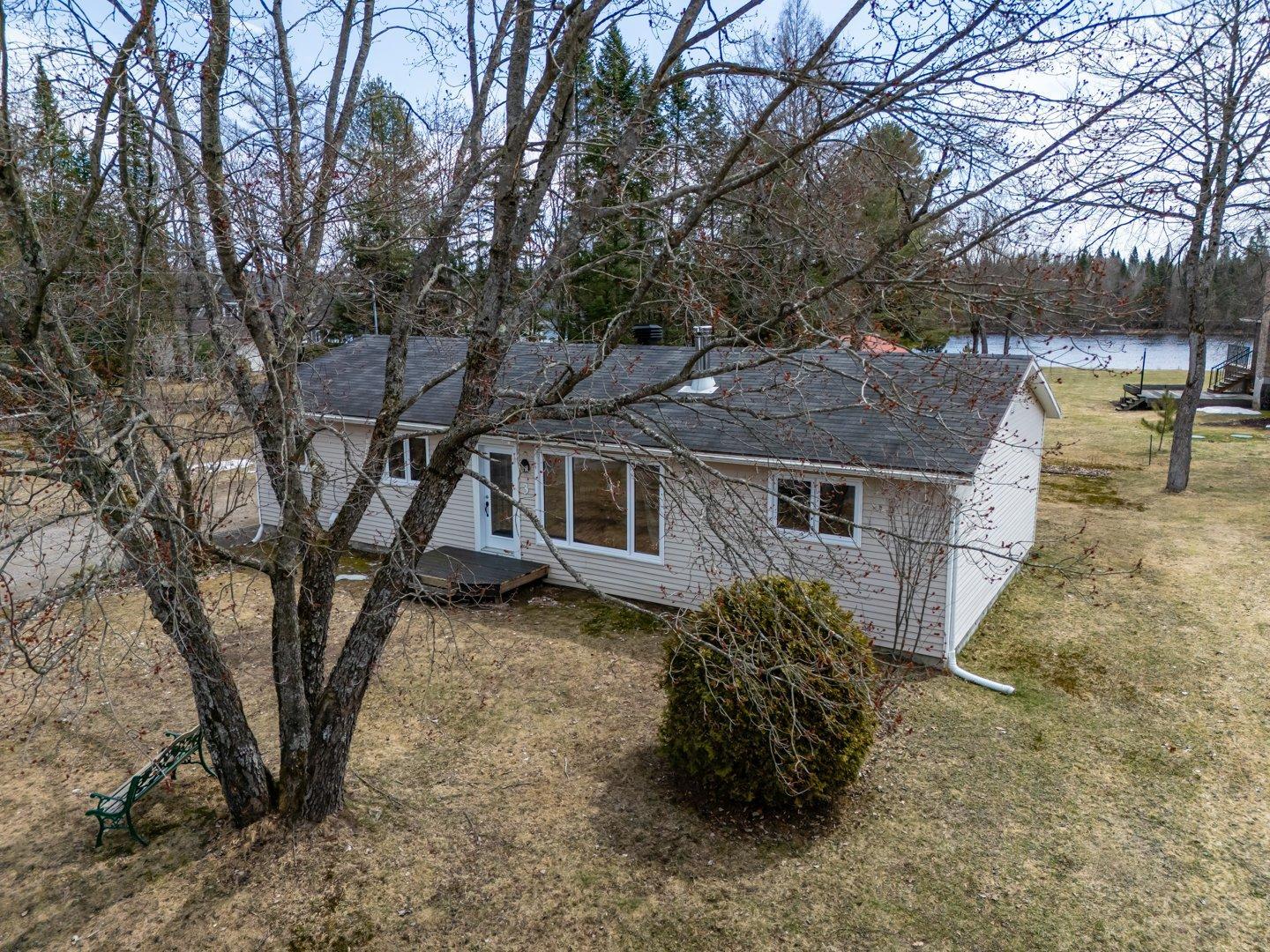 









3


Rue Martin

,
Pont-Rouge,




QC
G3H1H1

