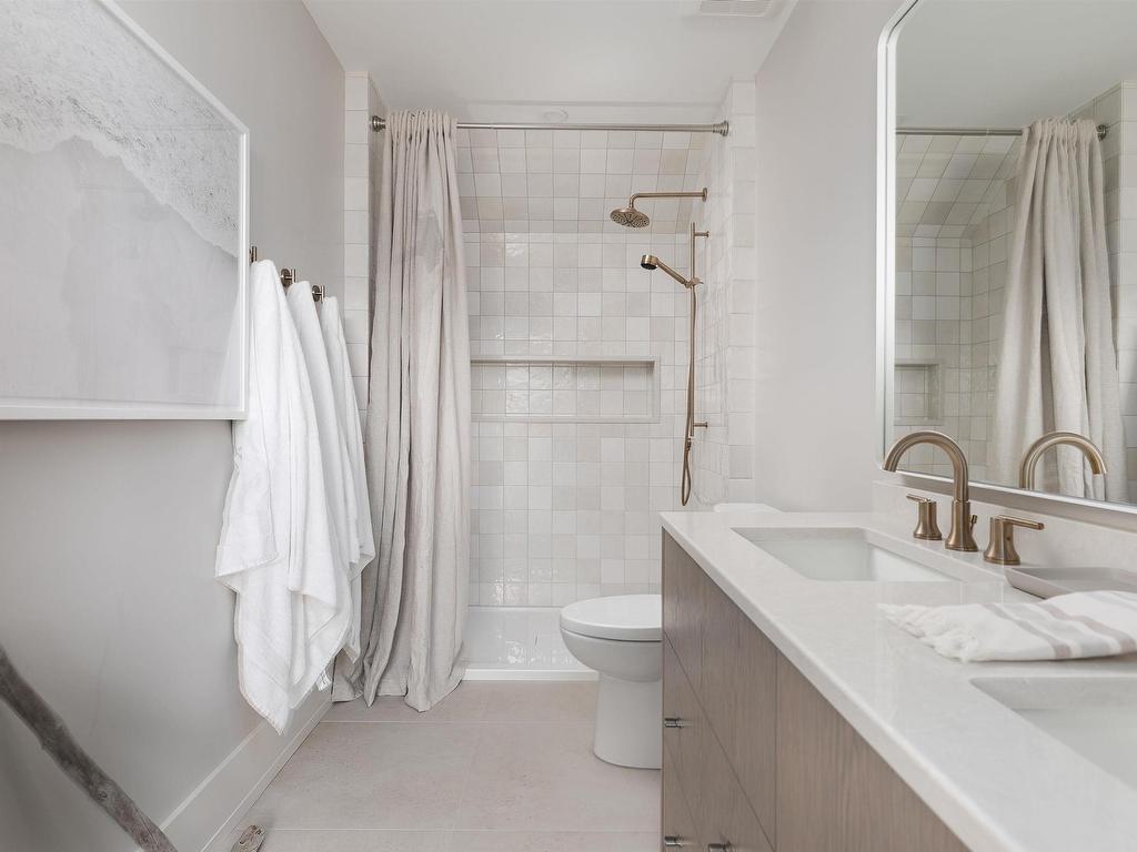 












7026 St Margarets Bay Road

,
Boutiliers Point,




NS
B3Z 1W1

