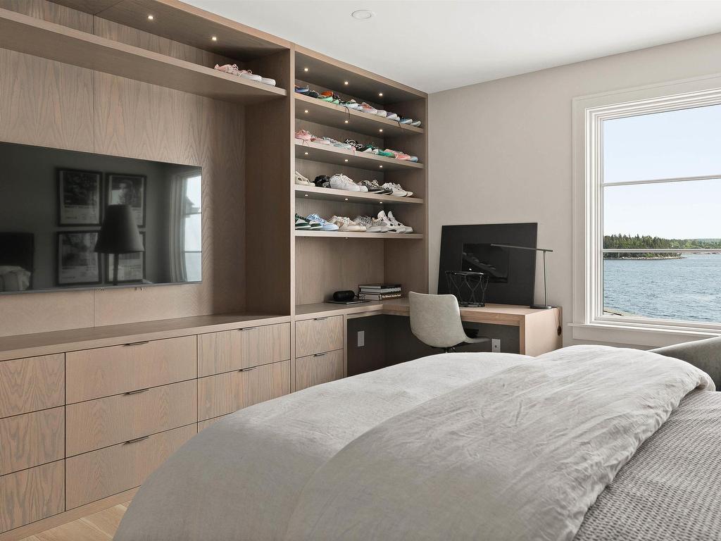 












7026 St Margarets Bay Road

,
Boutiliers Point,




NS
B3Z 1W1

