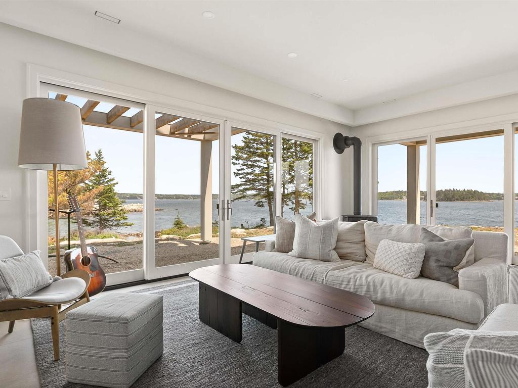 












7026 St Margarets Bay Road

,
Boutiliers Point,




NS
B3Z 1W1

