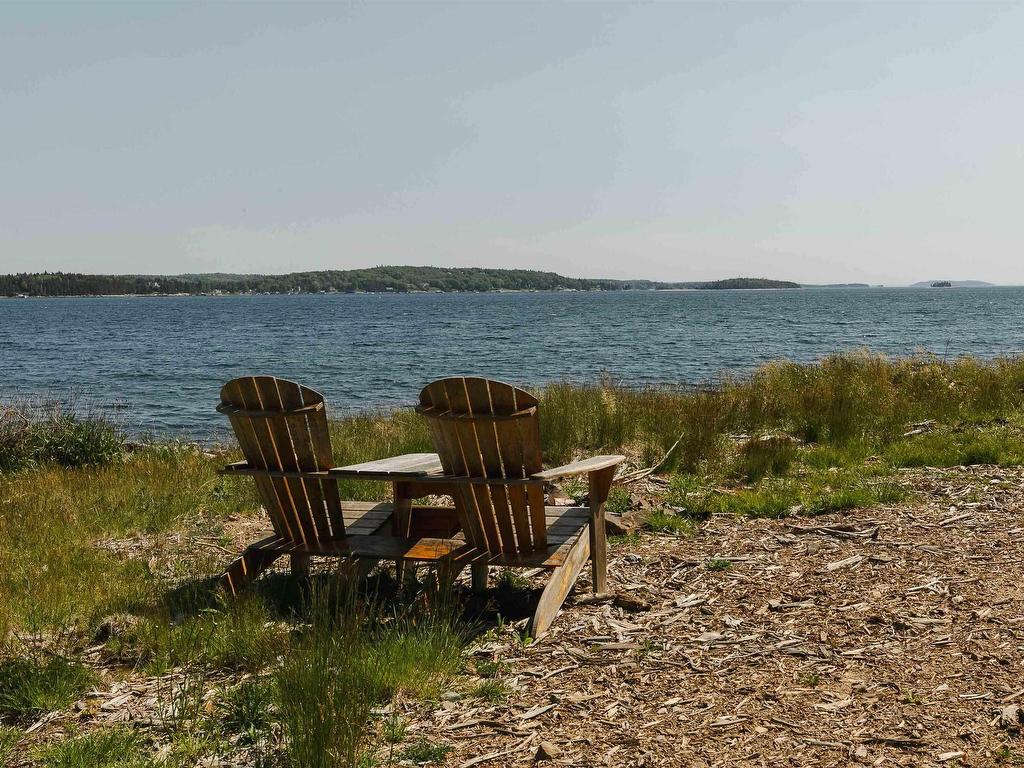 












7026 St Margarets Bay Road

,
Boutiliers Point,




NS
B3Z 1W1

