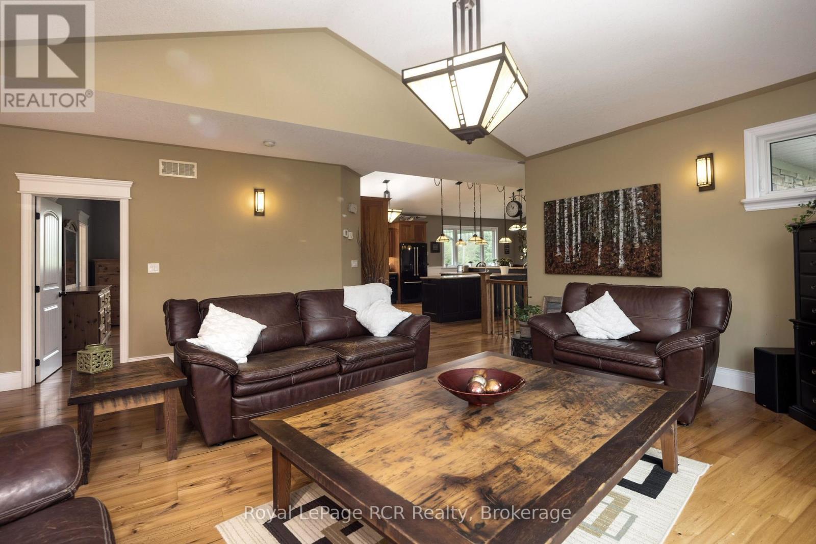 












023038 HOLLAND-SYDENHAM TOWNLINE

,
Chatsworth,




Ontario
N0H1G0

