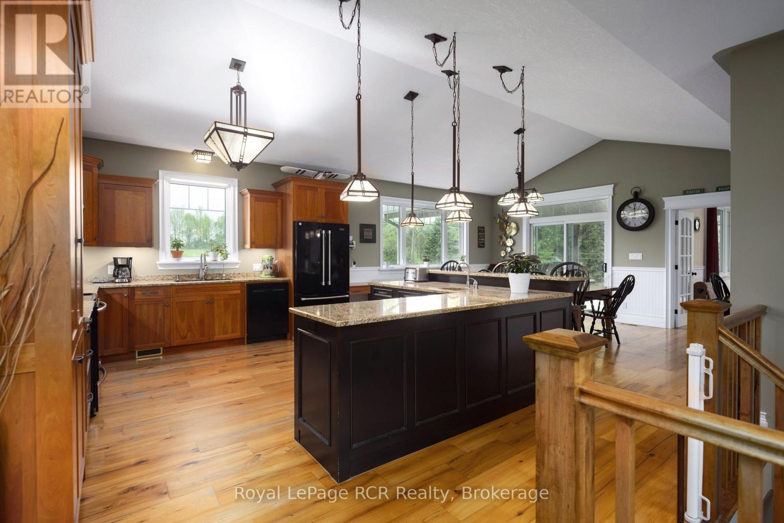 












023038 HOLLAND-SYDENHAM TOWNLINE

,
Chatsworth,




Ontario
N0H1G0

