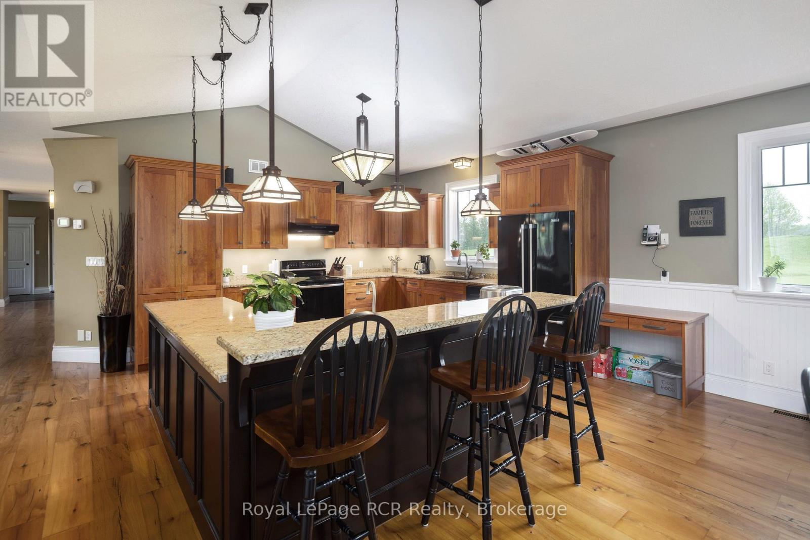 












023038 HOLLAND-SYDENHAM TOWNLINE

,
Chatsworth,




Ontario
N0H1G0

