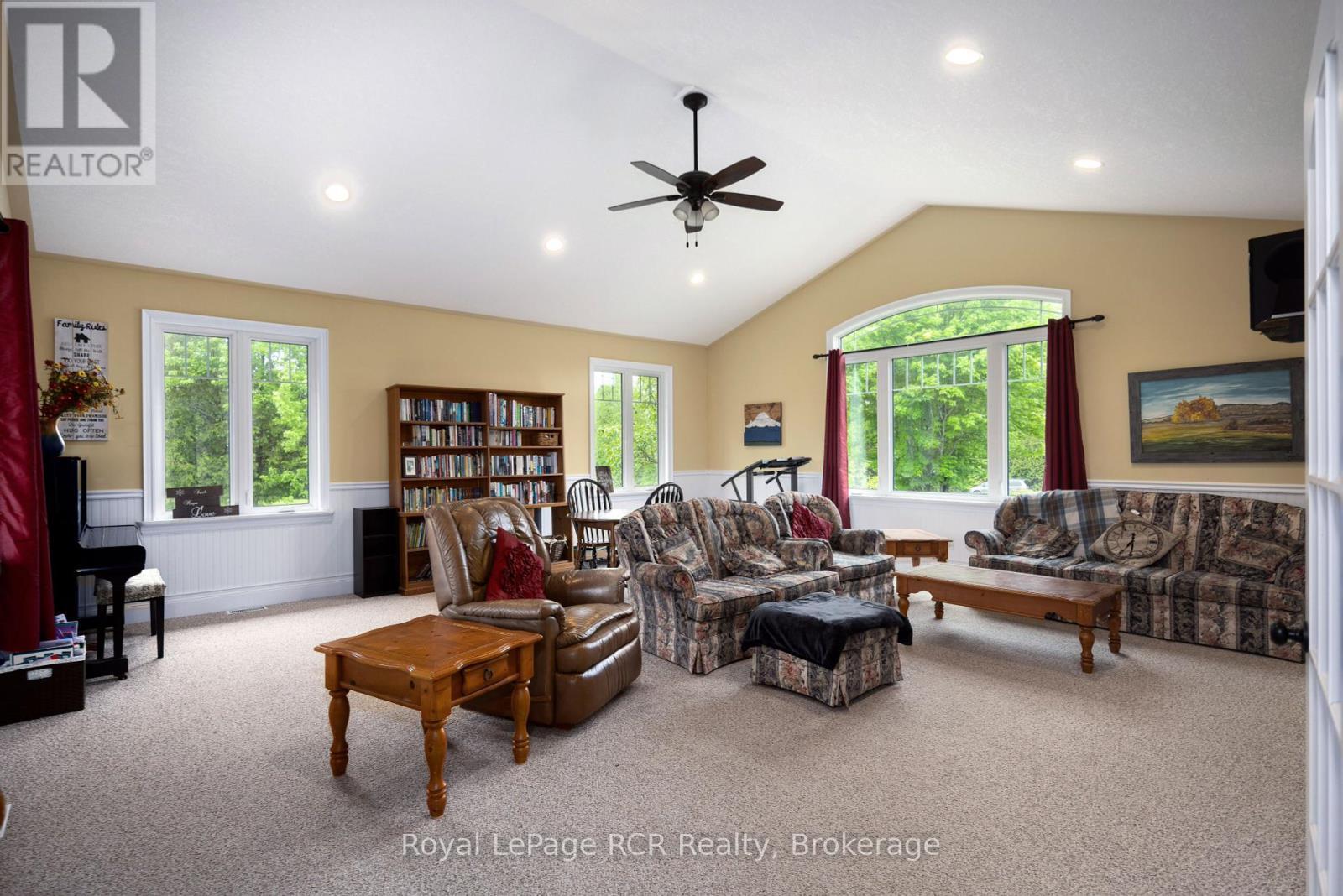 












023038 HOLLAND-SYDENHAM TOWNLINE

,
Chatsworth,




Ontario
N0H1G0

