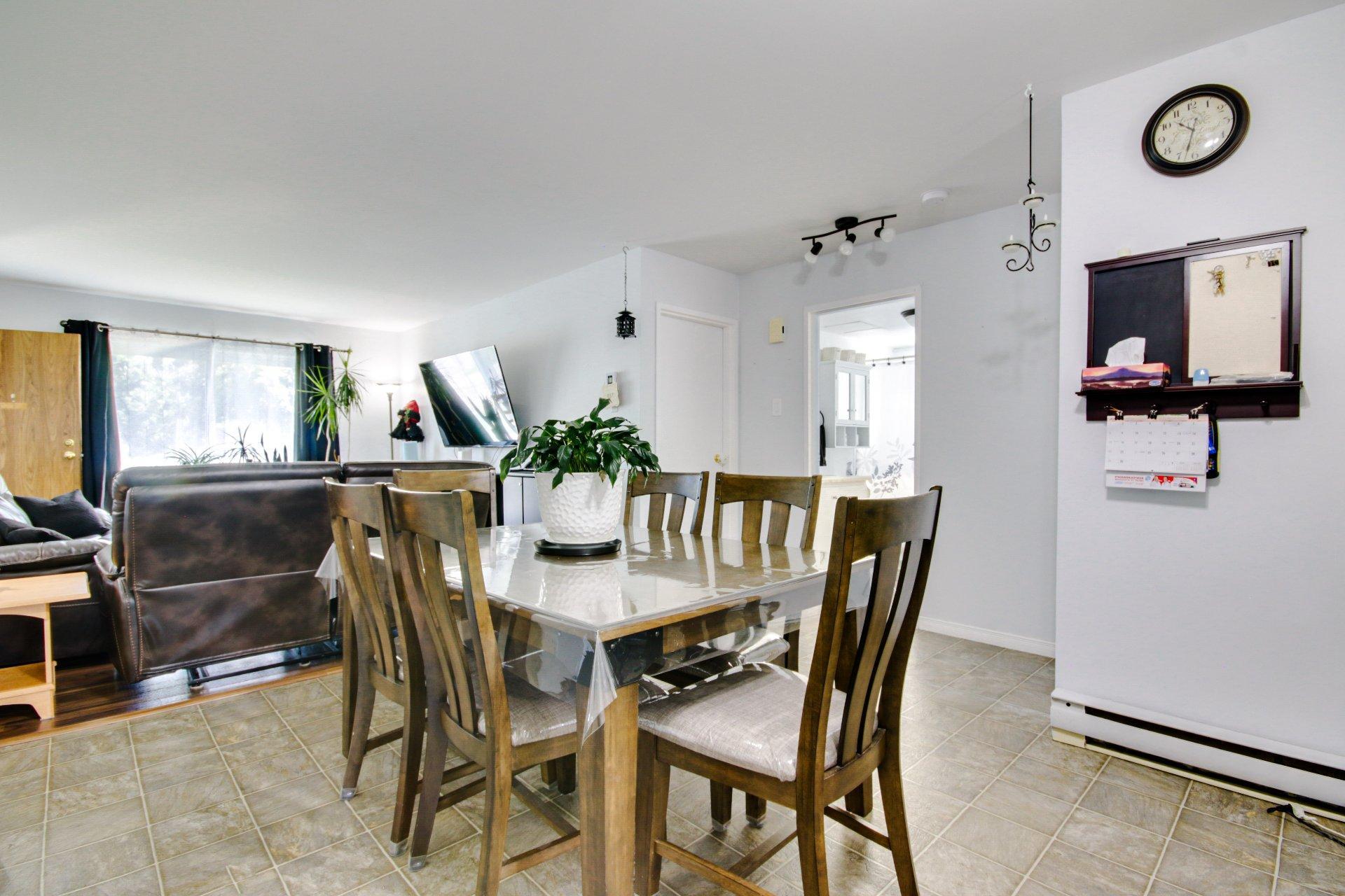 









505


Rue St-Maurice

,
Trois-Rivières,




QC
G8V1G7


