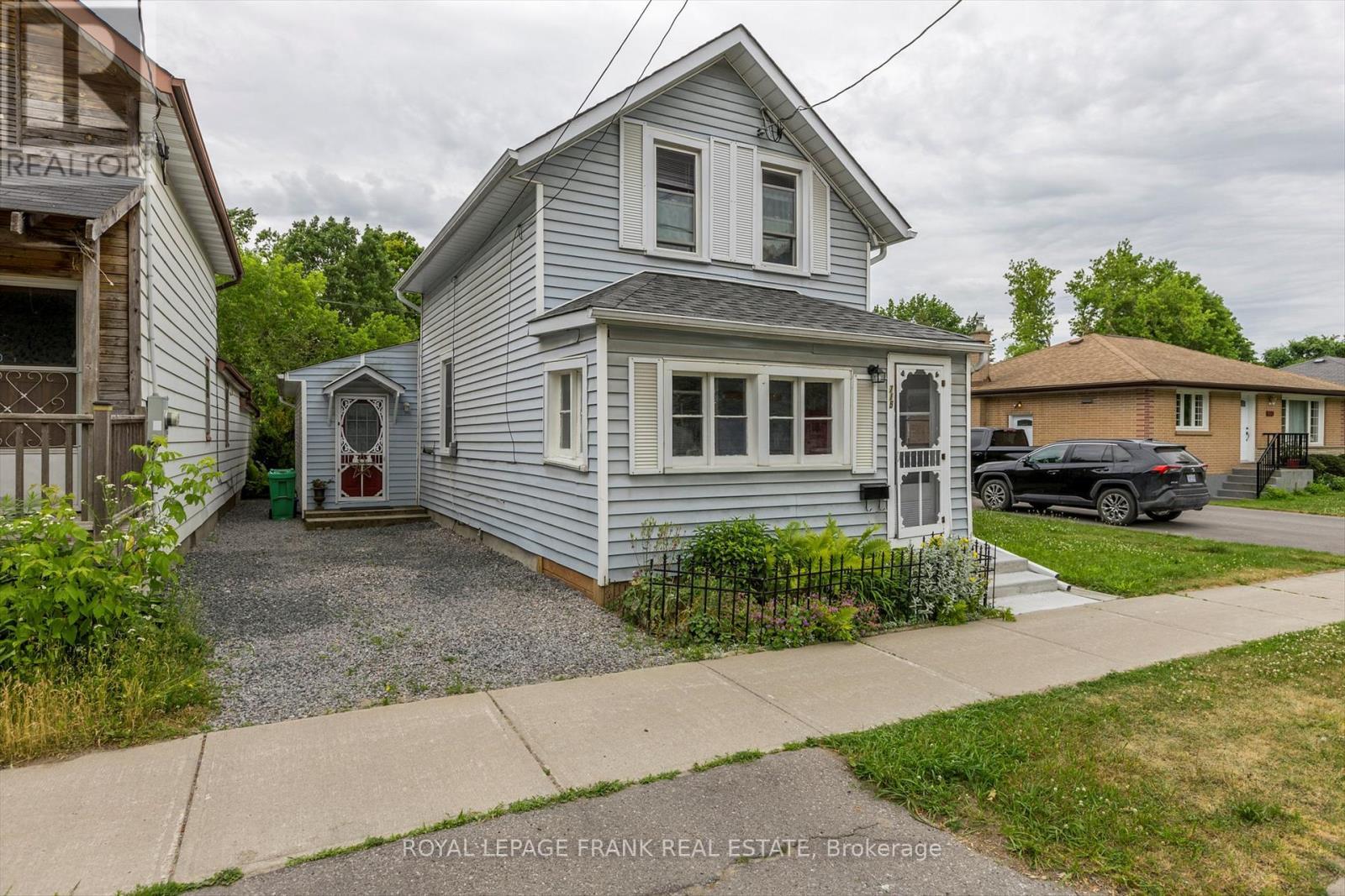 












715 CHAMBERLAIN STREET

,
Peterborough Central (South),




Ontario
K9J4M2

