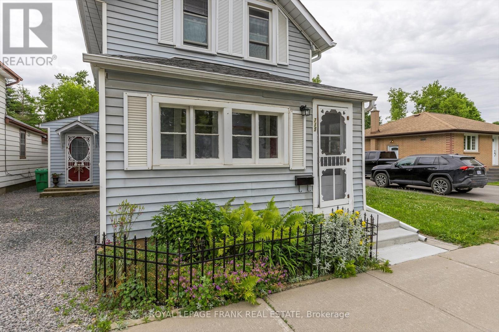 












715 CHAMBERLAIN STREET

,
Peterborough Central (South),




Ontario
K9J4M2

