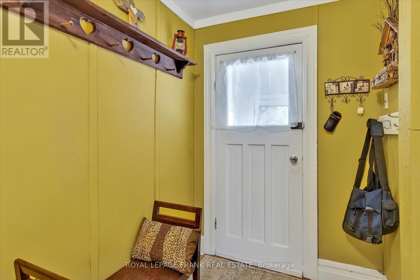












715 CHAMBERLAIN STREET

,
Peterborough Central (South),




Ontario
K9J4M2

