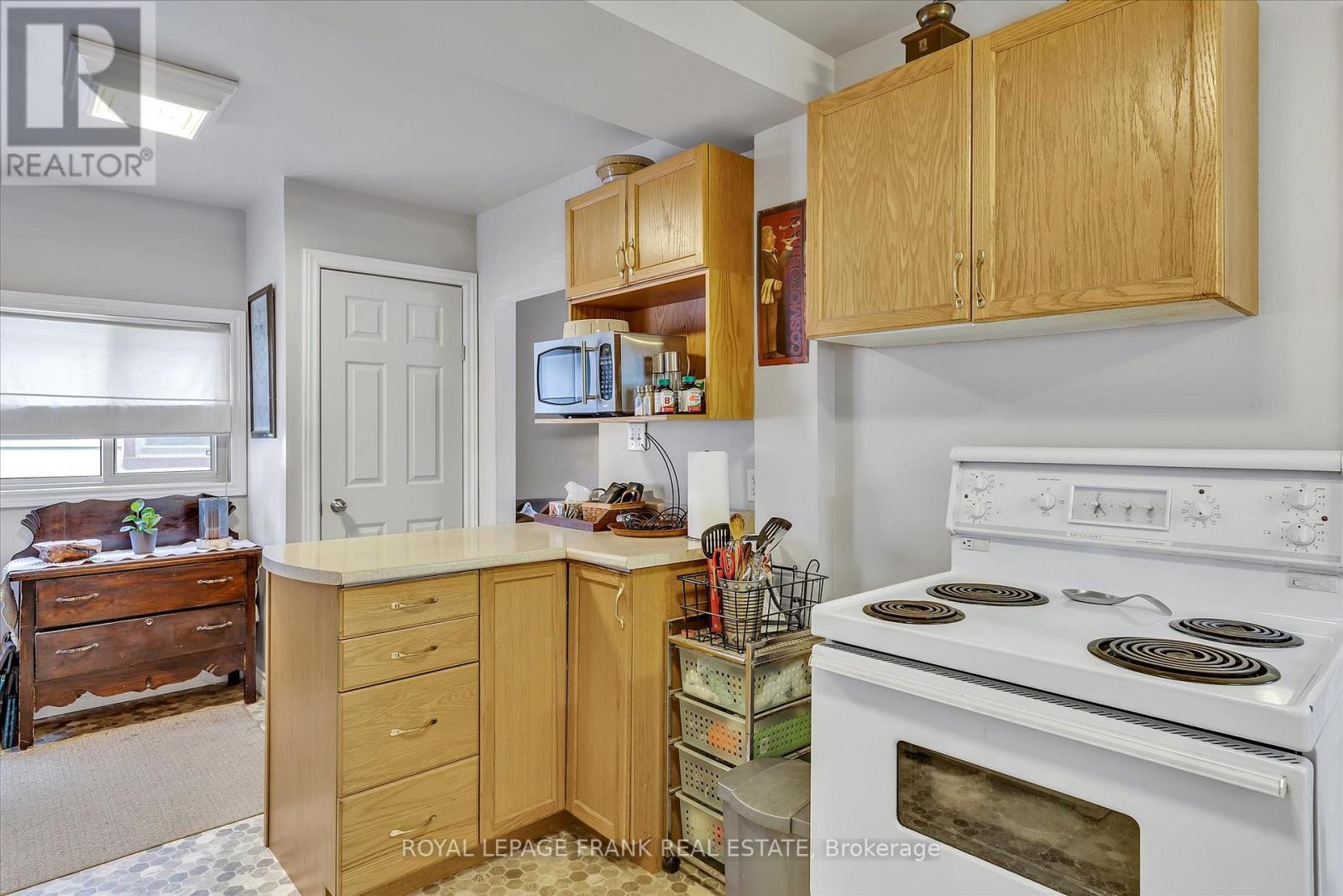 












715 CHAMBERLAIN STREET

,
Peterborough Central (South),




Ontario
K9J4M2

