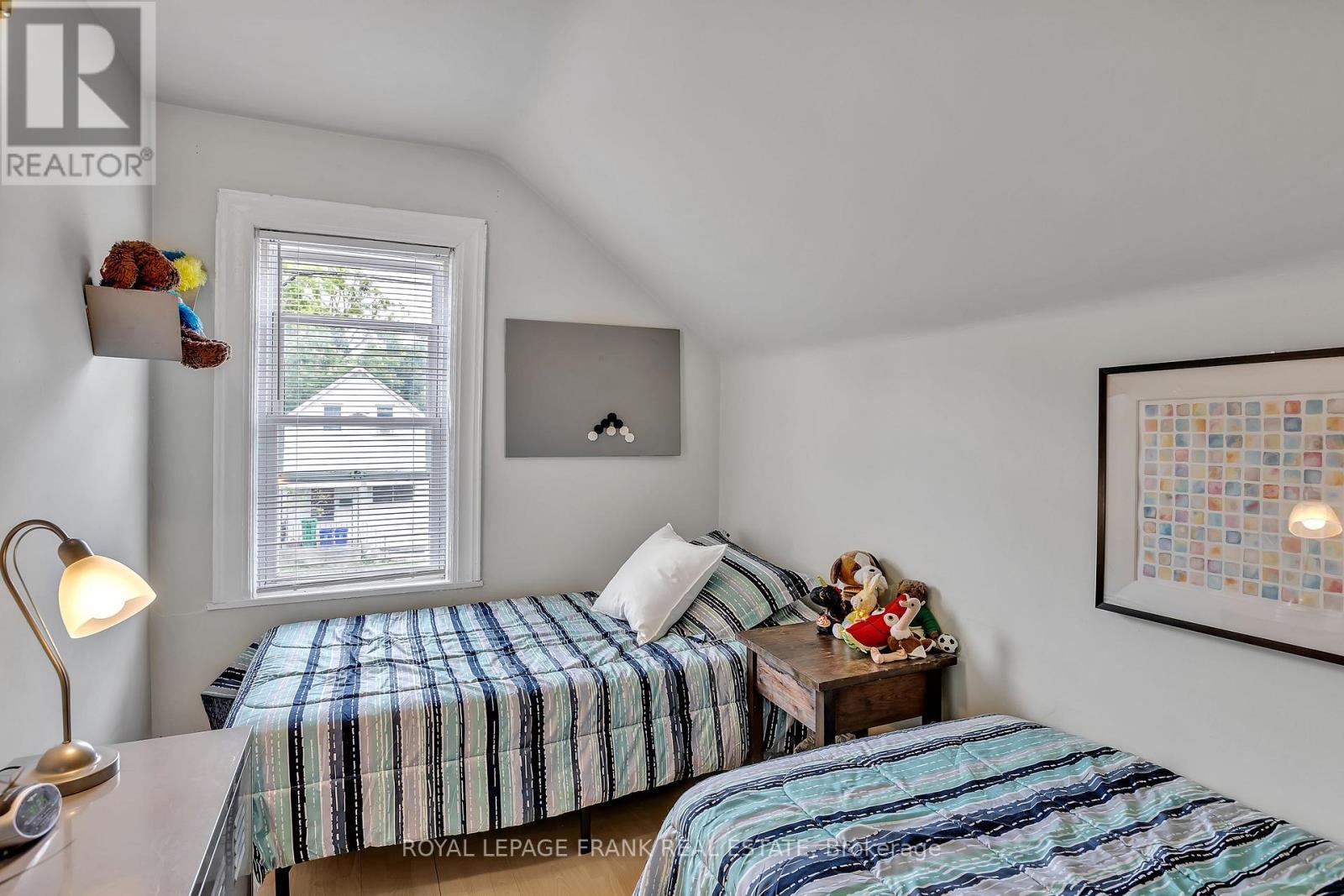 












715 CHAMBERLAIN STREET

,
Peterborough Central (South),




Ontario
K9J4M2

