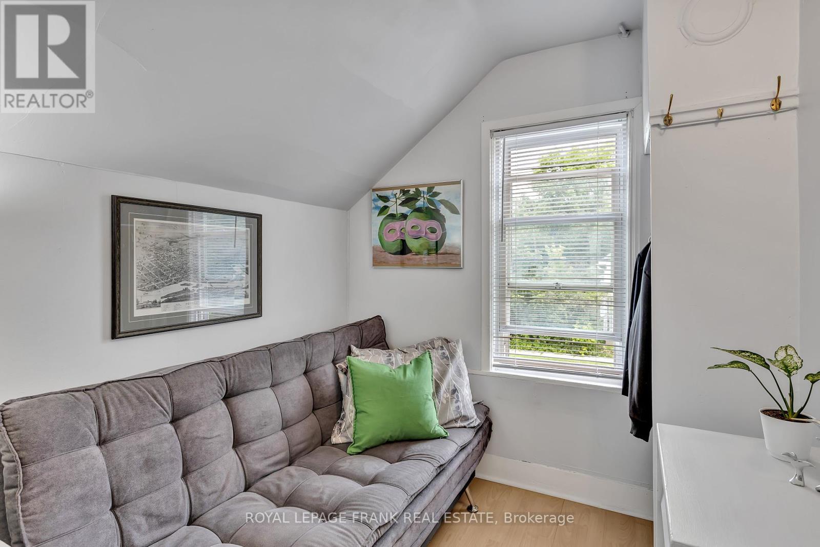 












715 CHAMBERLAIN STREET

,
Peterborough Central (South),




Ontario
K9J4M2

