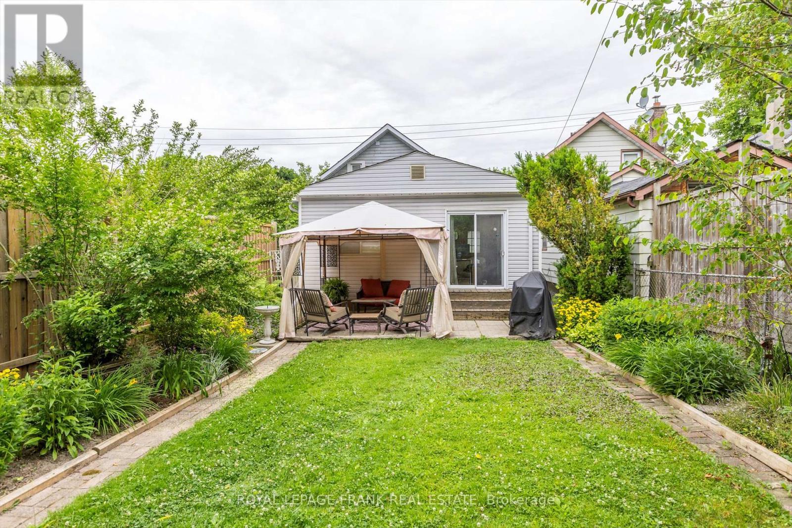 












715 CHAMBERLAIN STREET

,
Peterborough Central (South),




Ontario
K9J4M2

