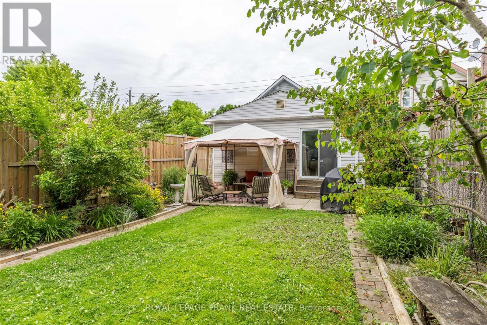 












715 CHAMBERLAIN STREET

,
Peterborough Central (South),




Ontario
K9J4M2

