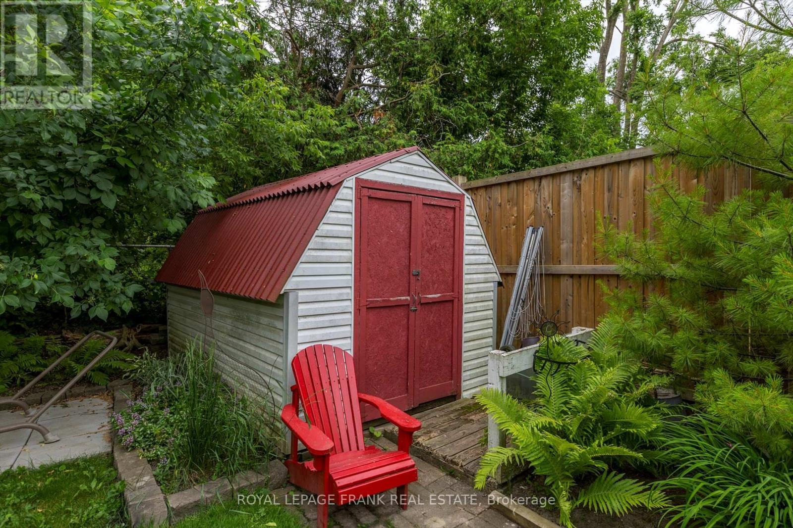 












715 CHAMBERLAIN STREET

,
Peterborough Central (South),




Ontario
K9J4M2

