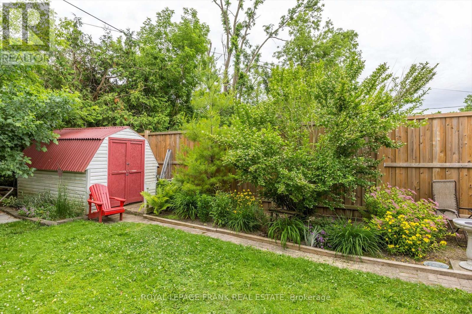 












715 CHAMBERLAIN STREET

,
Peterborough Central (South),




Ontario
K9J4M2

