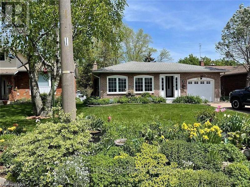 












35 LONGFORD CRESCENT

,
St. Catharines (Lakeshore),




Ontario
L2N6E7

