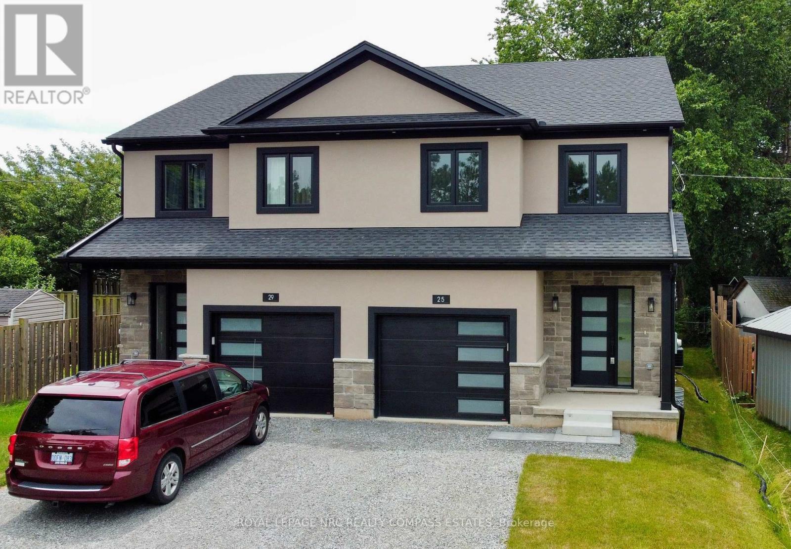 












25 DOWNS DRIVE

,
Welland (Welland Downtown),




Ontario
L3B3P4

