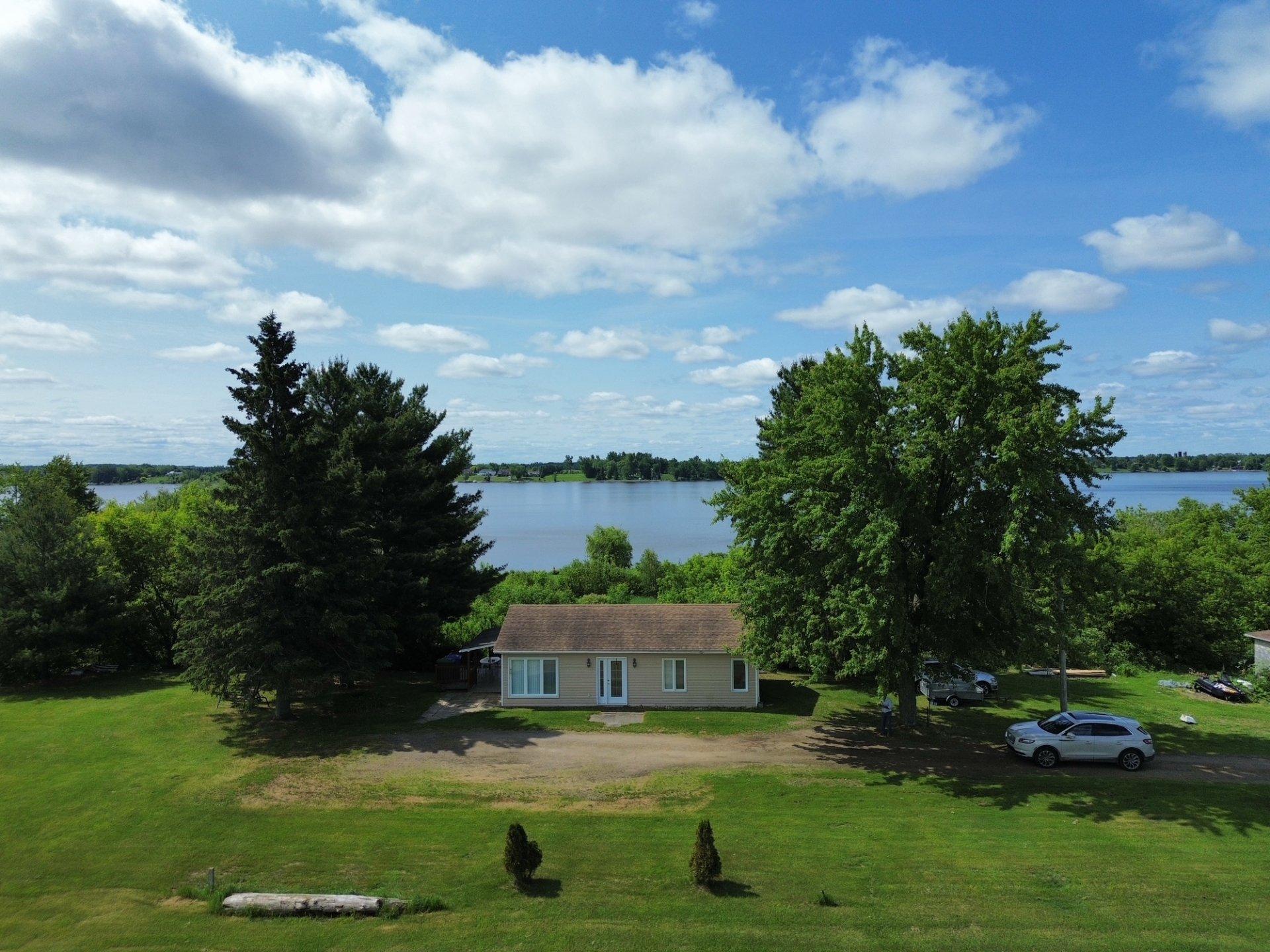 









53


Rue Marguerite

,
Grenville-sur-la-Rouge,




QC
J0V1B0

