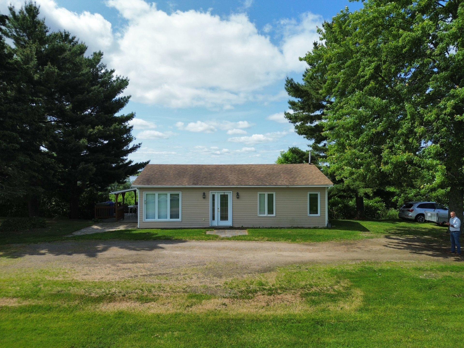 









53


Rue Marguerite

,
Grenville-sur-la-Rouge,




QC
J0V1B0

