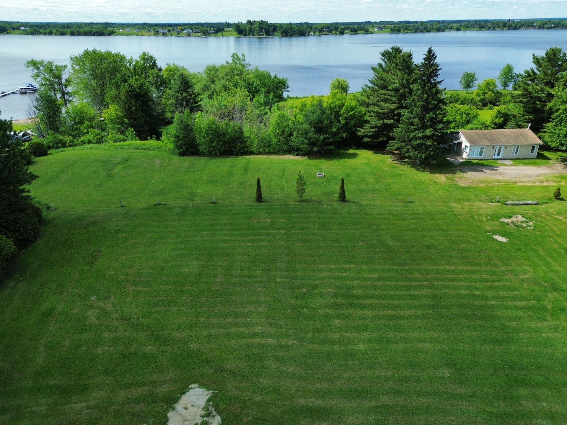









53


Rue Marguerite

,
Grenville-sur-la-Rouge,




QC
J0V1B0


