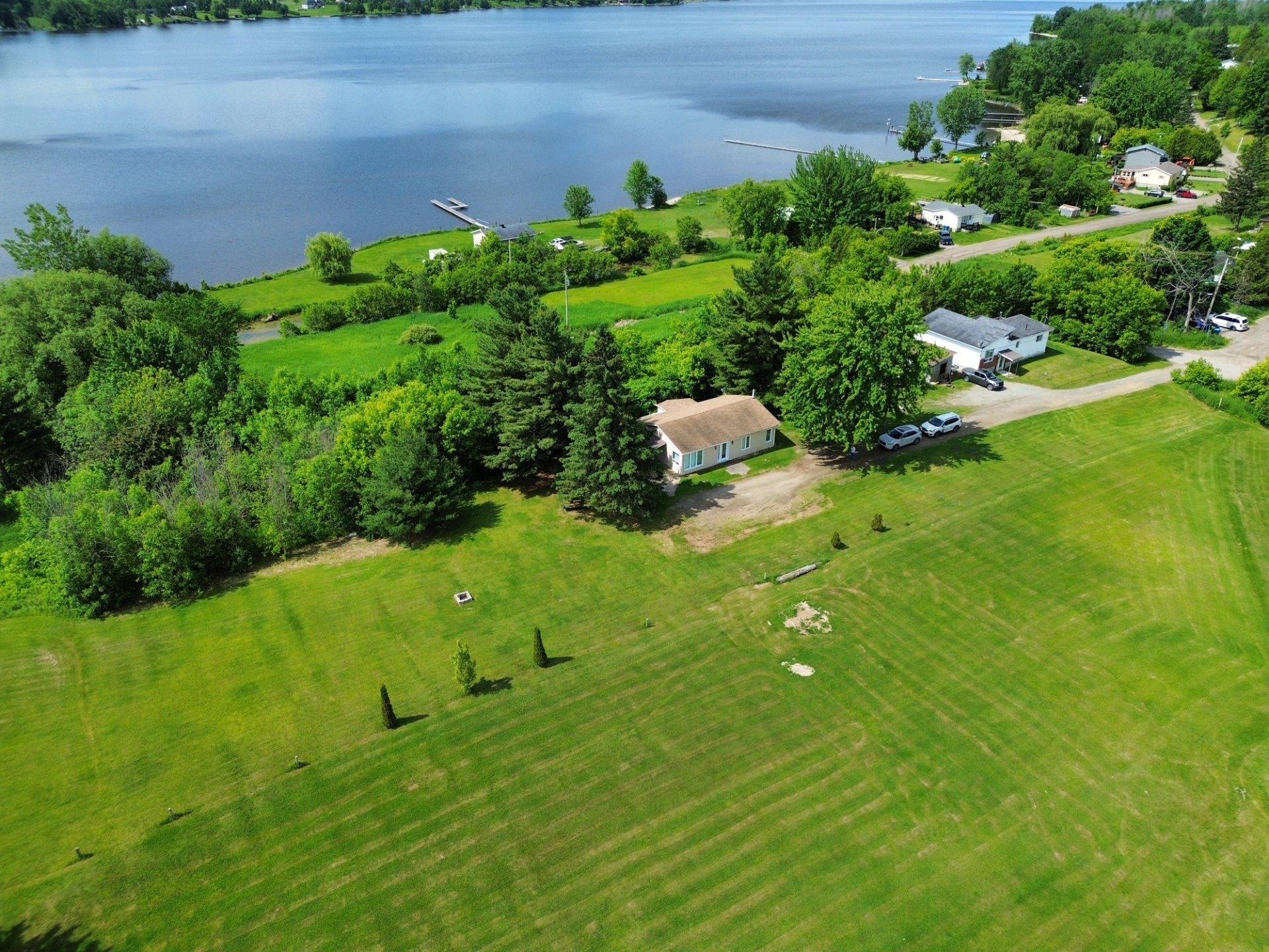 









53


Rue Marguerite

,
Grenville-sur-la-Rouge,




QC
J0V1B0

