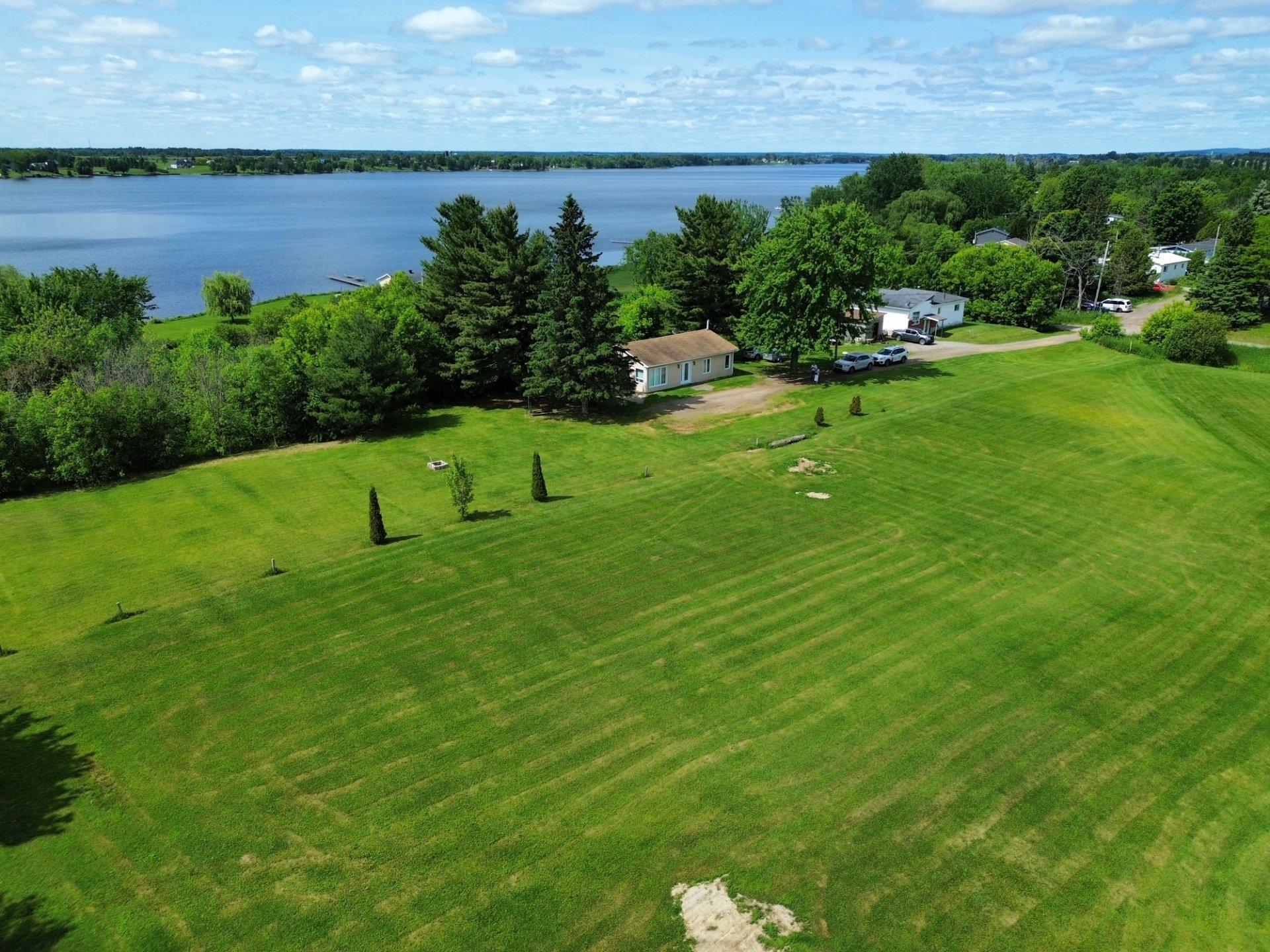 









53


Rue Marguerite

,
Grenville-sur-la-Rouge,




QC
J0V1B0

