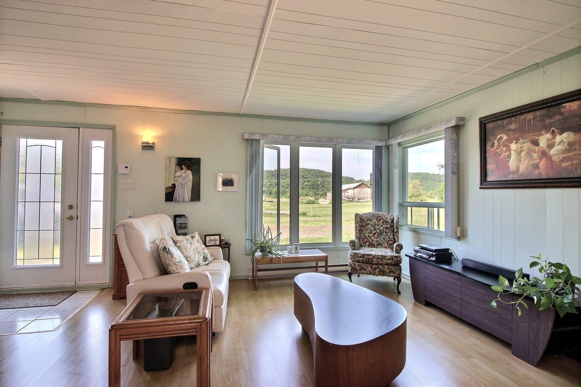 









53


Rue Marguerite

,
Grenville-sur-la-Rouge,




QC
J0V1B0

