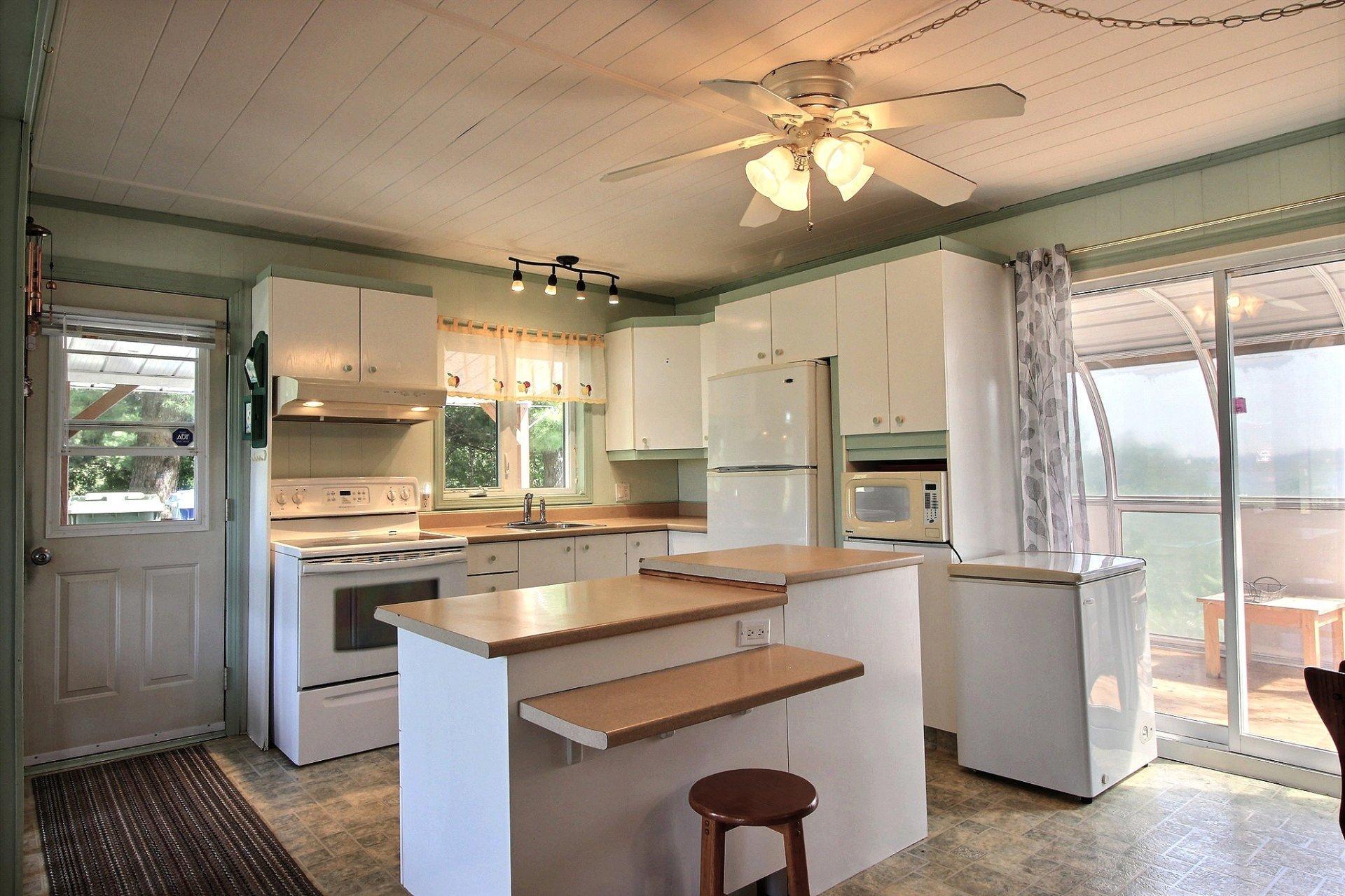 









53


Rue Marguerite

,
Grenville-sur-la-Rouge,




QC
J0V1B0

